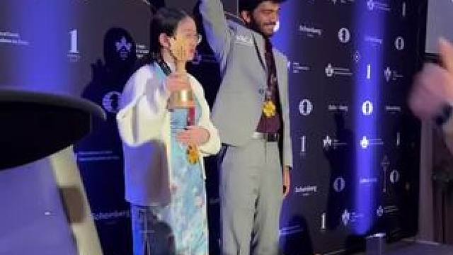 候选人赛闭幕：古克什和谭中怡荣耀领奖！ 至此，2024年国际棋联候选人赛落下帷幕。接下来，本世界冠军