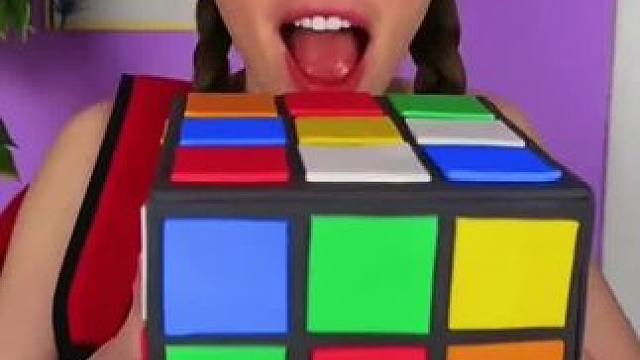 用多种美食做的大魔方，吃起来也太好吃了！ #看一遍笑一遍 #老外真会玩 #意想不到的结局 #万万没想