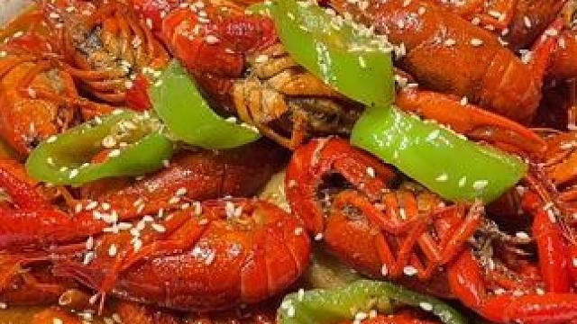 我不允许有人还没吃过他家的小龙虾！ #小胖子功夫龙虾#小龙虾#吃龙虾的季节#开启夏天的第一顿小龙虾#