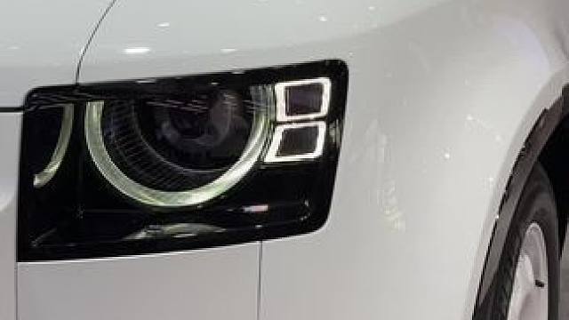 白色路虎卫士90 外观内饰展示#2024北京车展#路虎卫士