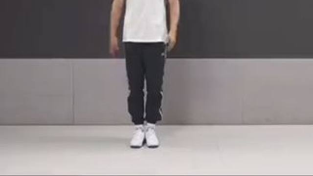 体育试讲：羽毛球正手发高远和排球正手垫球 