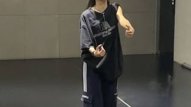开车摇 开车摇？直接开回广东#一学就会系列 #越南鼓卡点舞