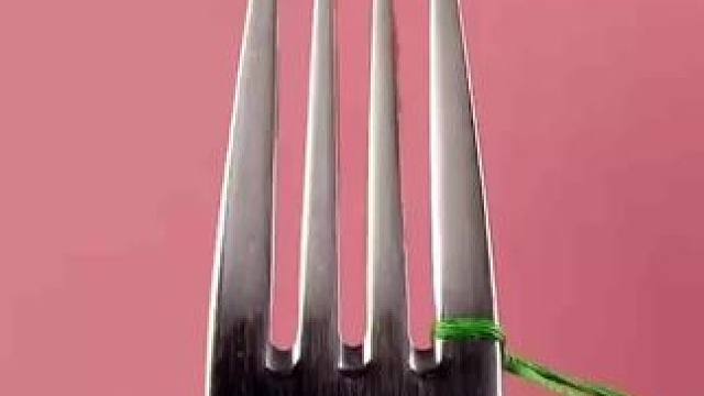 #挂衣服小妙招 #挂衣服 #衣服的正确挂法 #生活小技巧 #生活小妙招