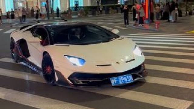 兰博基尼大牛 兰博基尼大牛原声视频声浪#dou是好车 #上海 #街拍豪车