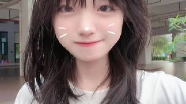 阳光的小姐姐一枚 #甜妹统治世界 #甜妹 #短发 #手势舞 #一学就会的简单舞蹈推荐