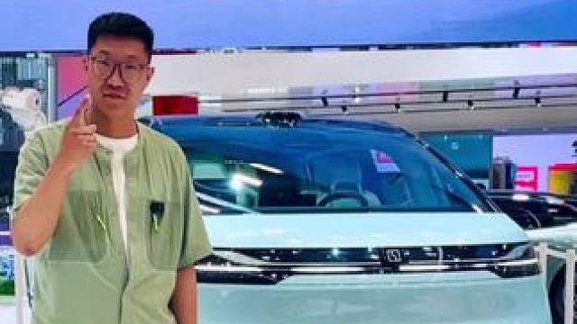 极氪都是原创，小米全是致敬？ 坐在理想后排孩子可以看电视，坐极氪mix后排可能得写作业？#极氪mix