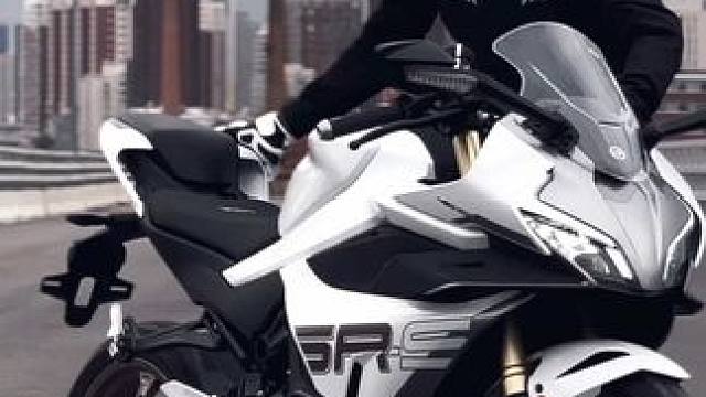 总要有热爱的东西来打破这枯燥无味的生活。 #机车 #450SRS #断崖级统治力 #带着影石骑摩托 