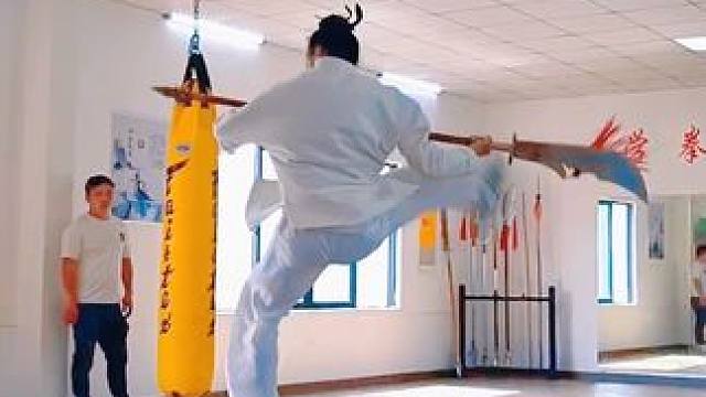 关公大刀需要勤学苦练#关公大刀 #台上一分钟台下十年功 #武术  #功夫 #dou上热门