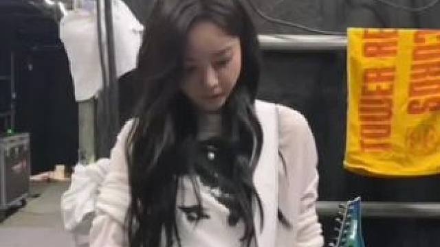 于文文20240427 北京收官 魔方视界演唱会 演唱会前开直播巡场 看后台 试吉他（野蔷薇）#音乐