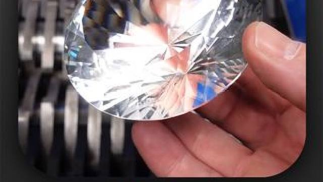 当钻石遇上粉碎机、究竟谁才是王者？ #撕碎机 #粉碎机 #解压视频 #涨知识 #科普一下