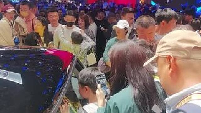 mini的工程师来到现场讲车#北京车展 #宝马mini #minicooper #2024青岛车展