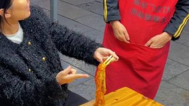 你信不信我一口吃完这个蛋？#螺蛳粉