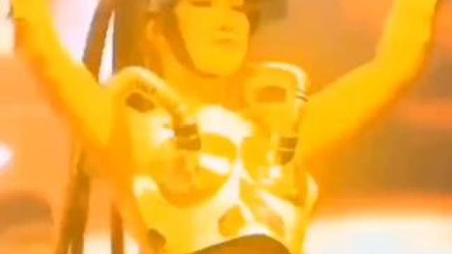 #歌声飘过30年 #小芳 #怀旧伤感情歌 #当年村里那个姑娘，如今你在何方，过得怎么样？