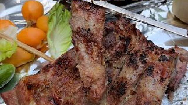 老邻居补个生日 烤排骨安排#我的乡村生活 #我的乡野山居生活