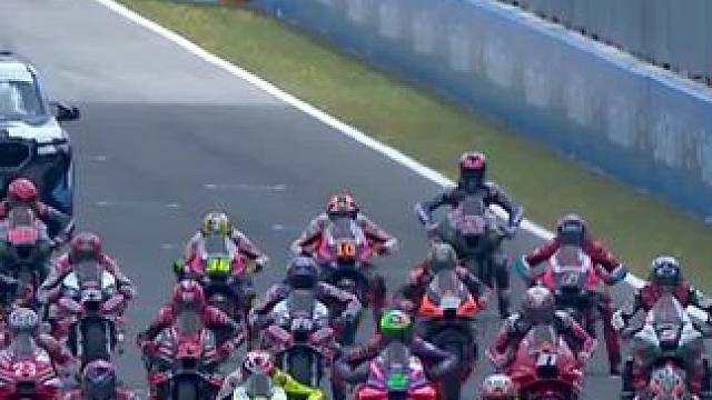 2024.4.27#motogp 西班牙赫雷兹大奖赛冲刺赛精彩回顾#赛车 #摩托车 #机车 #危险动