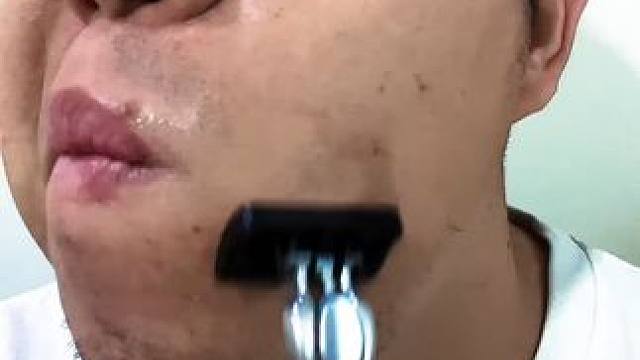 兄弟们，胡子刮不干净的可以试下这个#络腮胡 #刮胡子