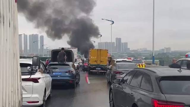 高速路起火现场