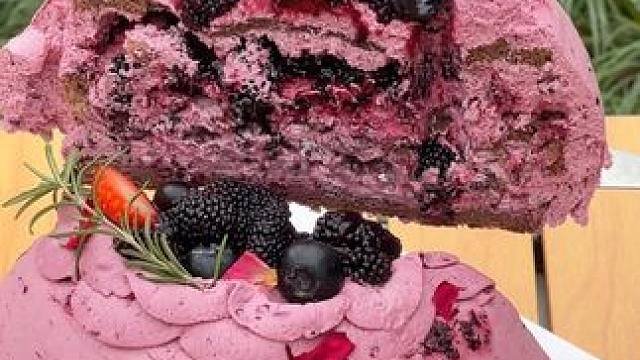 春夏一定要吃的桑葚蛋糕
#烘焙培训 #桑葚蛋糕 #零基础教学 #想学找我 #蛋糕学习