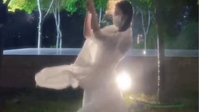 而爱，当如春。