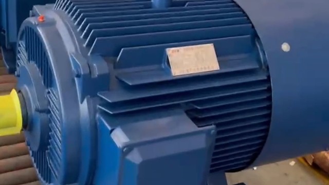 坚持不是一种选择，而是一种责任，只有全力以赴才不会辜负。