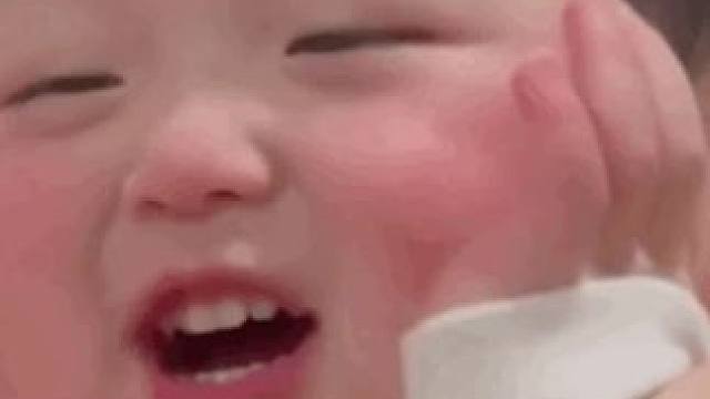 宝宝你怎么这么可爱这么乖呀～