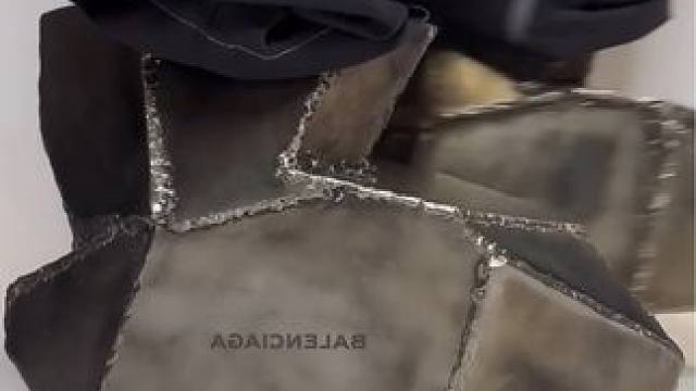 时尚单品 给你朋友安排一双吧
#时尚达人必备 #潮流不息种草不止 #包你时尚 #奢侈品牌 #百年骑楼