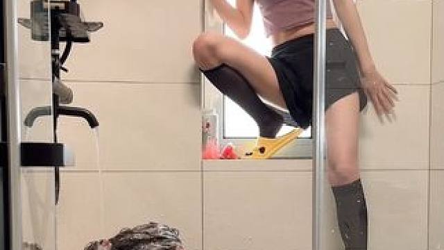 让闺蜜陷入洗头循环，被她发现后我慌了！