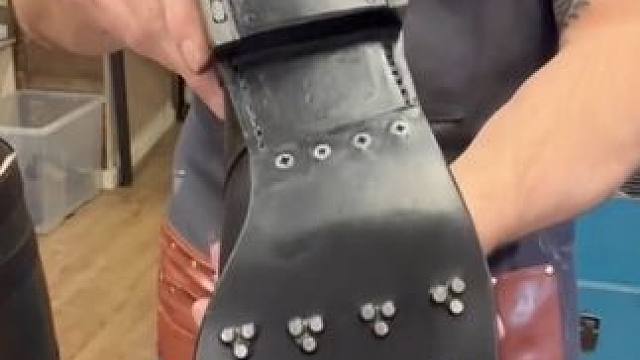 沉浸式ASMR｜精致男人沉浸式修皮鞋底vlog～✨☺️ 
#超级解压 #声控解压 #asmr助睡眠视