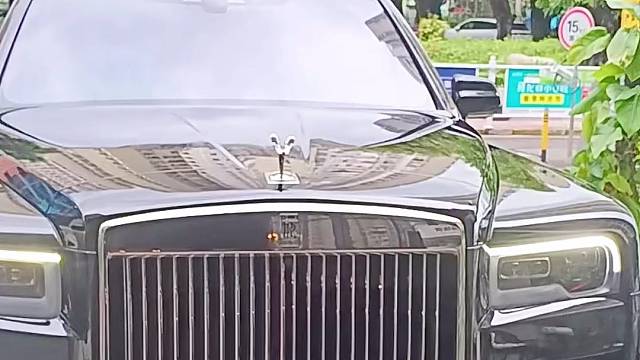 劳斯莱斯安装防拆抗屏蔽GPS定位防盗系统，开启屏蔽器自动锁车，换卡、抠卡、干扰锁车报警到手机。嵌入超