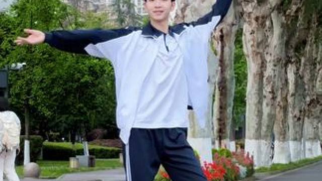 报告！今天新学了一个藏族舞！#男高 #格桑拉 #简单易学藏族舞