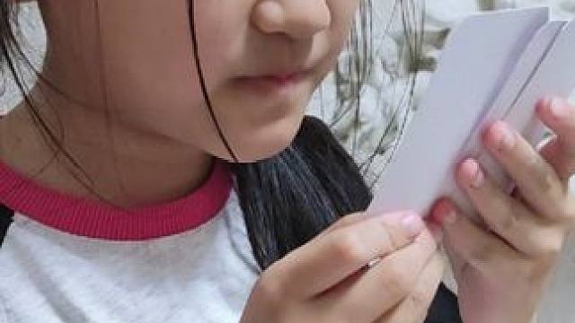 我承认很多时候快乐并不相通   她还要求1个赞给她1毛 #反骨叛逆 #挣零花钱