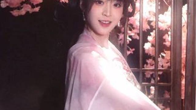 “遇见你的眉眼 如清风明月”