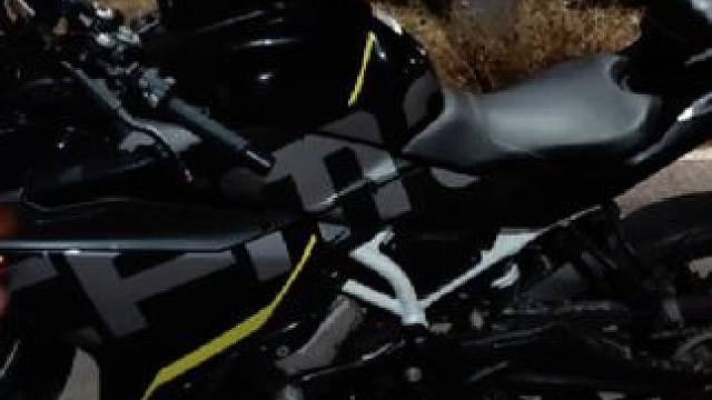 当生活开始给你身边的东西做减法时，孤独就会变成无法避免的东西#机车摄影 #春风250sr