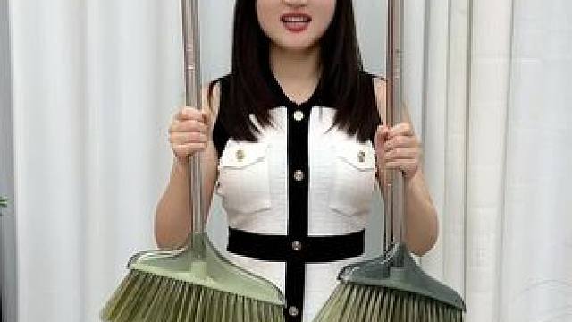 特别厚实贴合地面不漏炭。条挡也是加密的加宽的扫地省劲#清洁神器  #条扫簸箕组合 #扫把簸箕套装推荐