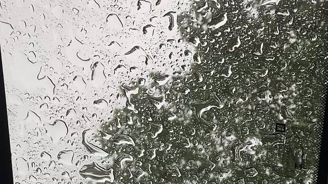 下雨天与音乐更配哦！