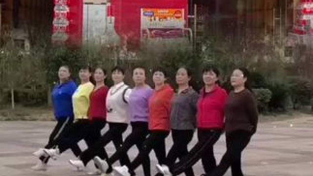 #优美的舞姿伴随着动人的旋律让人陶醉 #一群人一条路坚持一直走下去 #团队精神