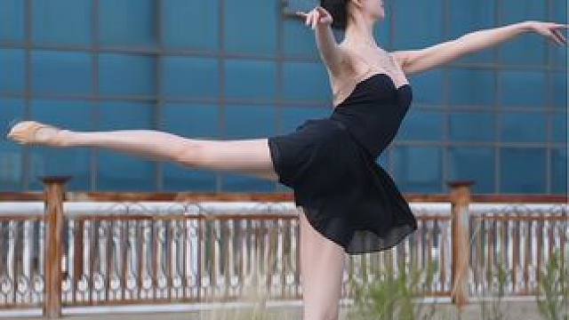 向上的生命力永远比皮囊更有杀伤力#芭蕾#大长腿#氛围感