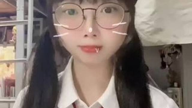 感觉ipad拍起来挺好看的，就是掉帧…#jk #甜妹 #双马尾 #眼镜娘 #日系