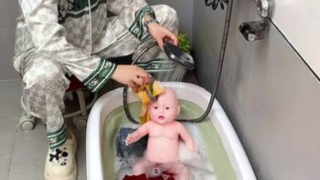 轻奢免打孔#花洒支架  安装简单、粘力强还可以随意调整角度、方便又实用#免打孔花洒支架  #花洒置物