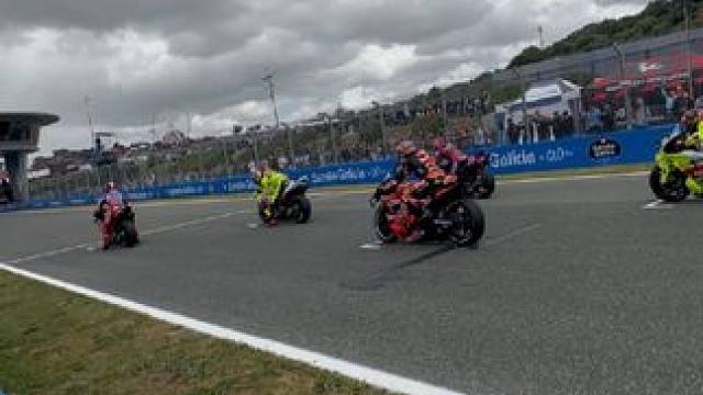 西班牙站大奖赛，近距离看赛车发车起步 #motogp #摩托车比赛 #赛道