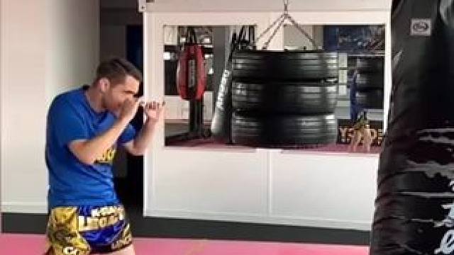 诡异的鞭腿变正蹬，实用变线腿法教学#格斗 #自由搏击 #防身术 #腿法 #日常训练