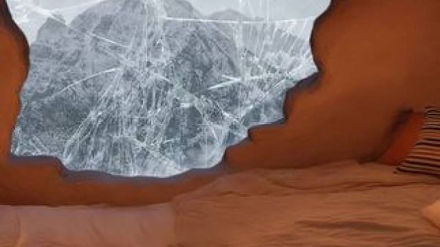 在秘密山洞里躲避暴风雪，舒适氛围，风雪声，适合放松睡眠 #白噪音 #助眠声音 #睡眠音乐 #催眠疗愈