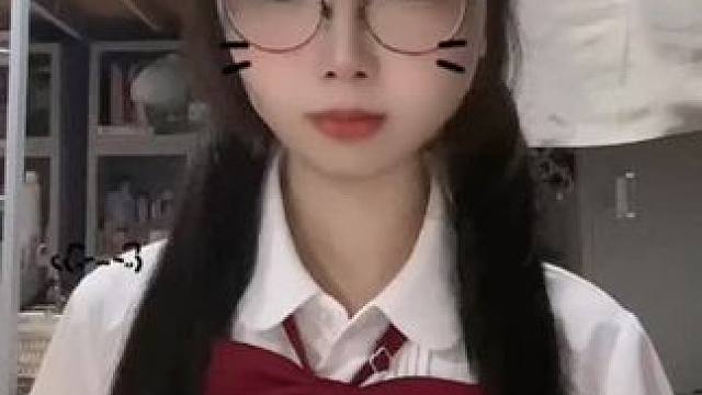 下雨的佛大有人在走#结冰的汉江上有猫在走