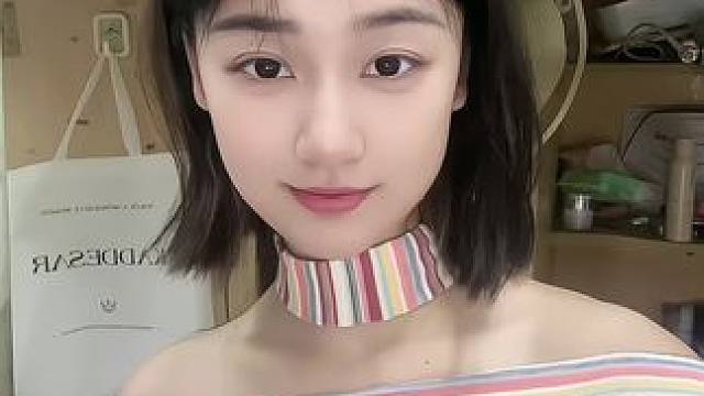 #手势舞 #这个手势舞甜度超标了 #甜妹 #一起跳甜妹手势舞 #浅跳一下 这个衣服有点酷