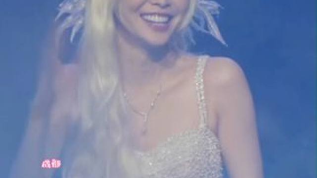 每场演唱会文文的可爱 幽默 心细 还有搞笑（耍帅弄巧成拙搞笑）#于文文 #我喜欢的女孩 #笑容最治愈