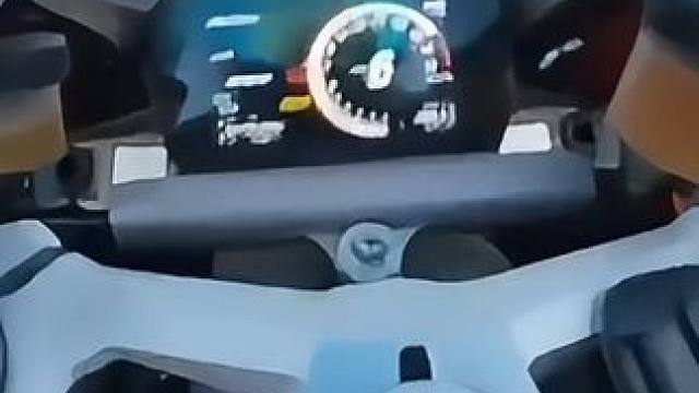 杜卡迪V4S.   0-300米直线加速赛。 #杜卡迪为什么叫马力狗 #杜卡迪v4s #爆表的速度