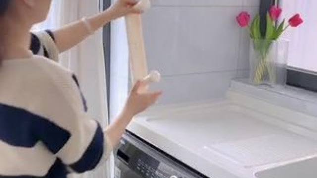 家里的衣架总是乱糟糟的没地放，不妨试试这个#衣架收纳架 ，收纳整齐不占空间，需要用时拿取也很方便#收