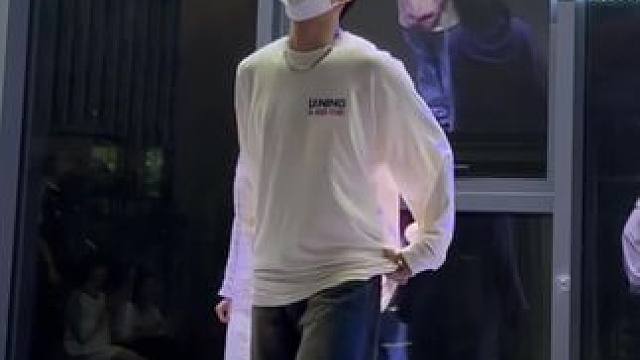 今天关错灯了，害得童鞋们和我一样都拍出了座机画质的视频他们应该不会背后蛐蛐我吧#cc编舞 #爱的城堡