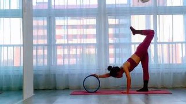 60 分钟肩背轮瑜伽，让你5分钟看完，喜欢记得点赞收藏哦，喜欢口令讲解版的亲们，下方评论区留言告诉我