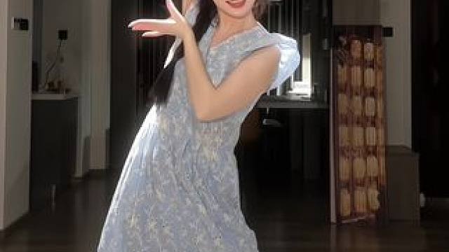 #舞蹈 “看到了蜜蜂和采花啦～”#弥渡山歌 #傣族舞 #歹徒舞 #甜妹